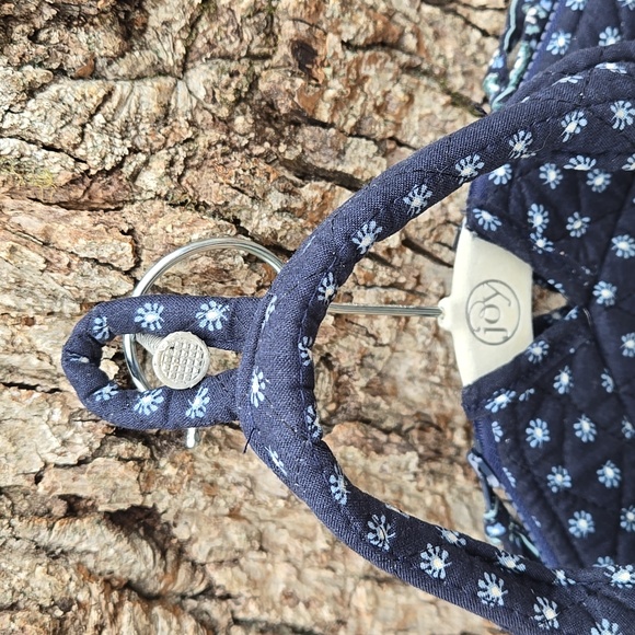 VERA BRADLEY. Paisley. Navy Blue. Floral. Garment Bag. Like New Condition! - Picture 5 of 16